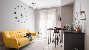 Suite Deluks | Area keluarga | Televisi layar datar 52-inci dengan saluran TV digital, TV, dan printer