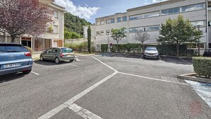 Unclassified image, 4 of 24, button - Charming 1BR Apt with Large Terrace, A/C, WiFi, Near Town Center & Spa, Pet-Friendly! (Lamalou-les-Bains)