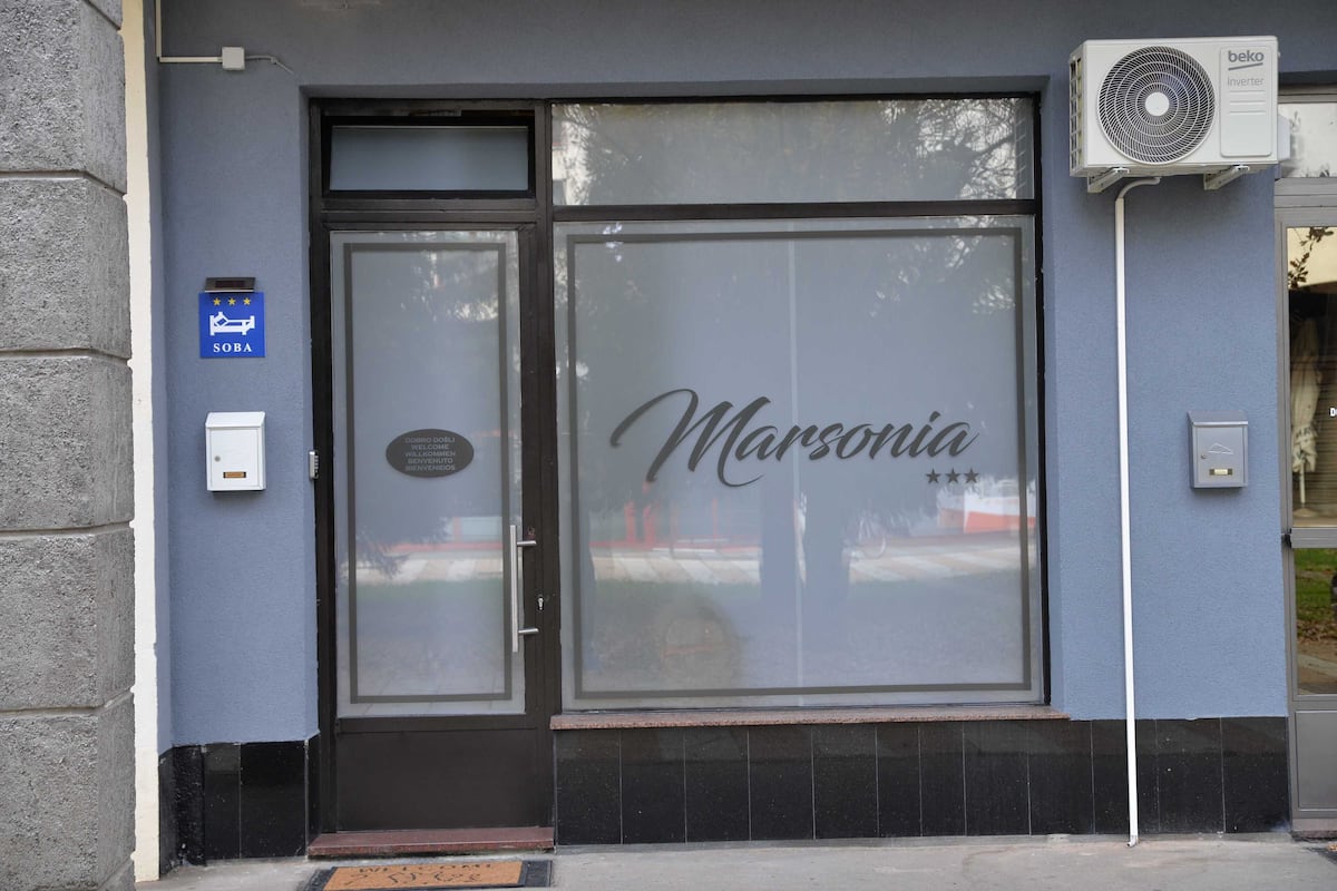 A storefront with a large glass window displaying the name "Marsonia" and a sign indicating it is a Soba restaurant.