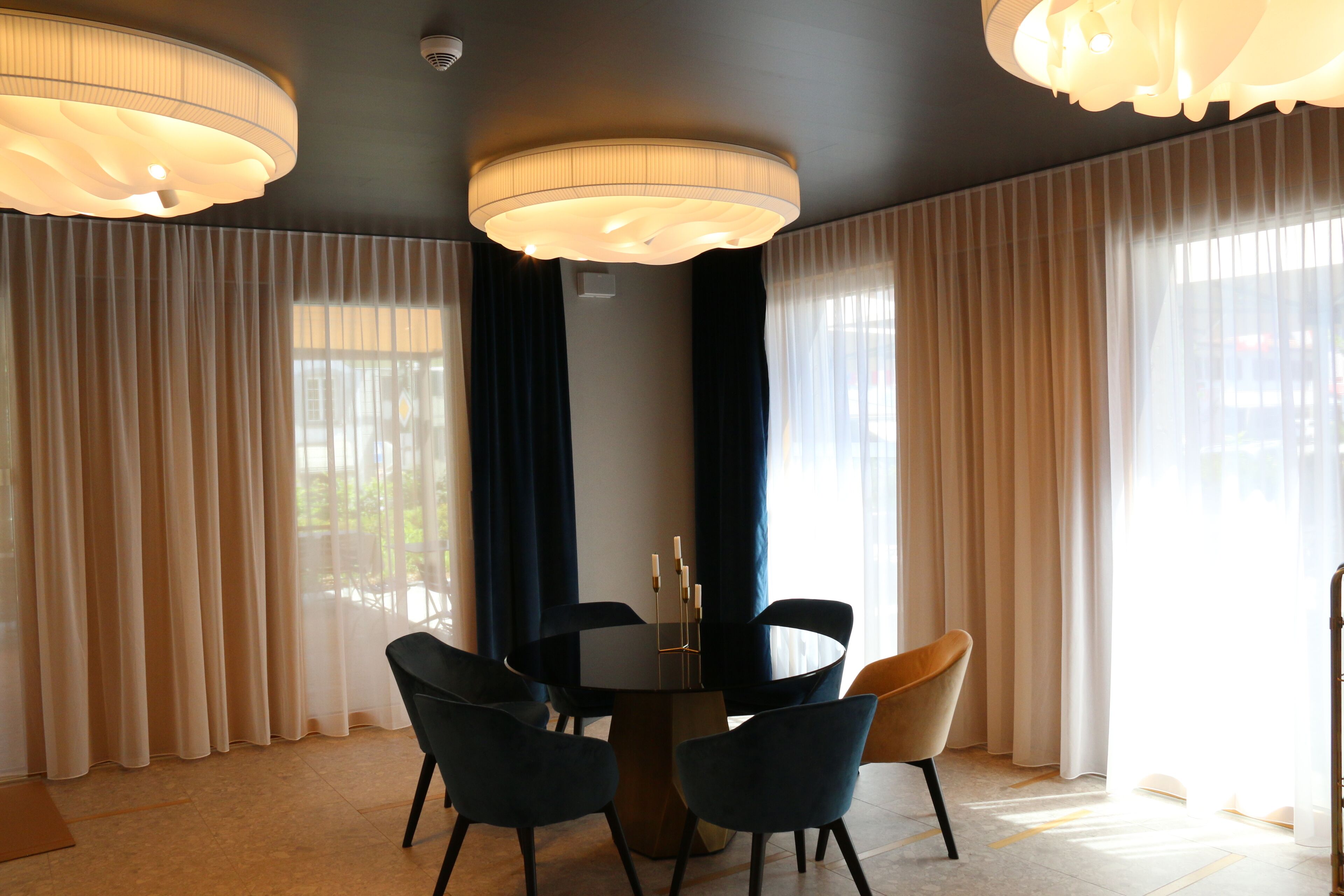 供应午餐和晚餐