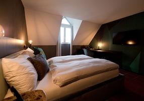Design Double Room | Premium bedding, desk, laptop workspace, blackout drapes