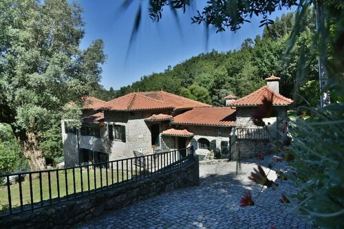 Maisons des Fleurs, villa with pool in northern Portugal