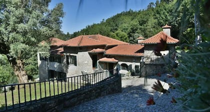 Maisons des Fleurs, villa with pool in northern Portugal