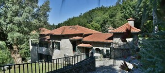 Maisons des Fleurs, villa with pool in northern Portugal
