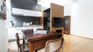 Ofen, Herdplatte, Geschirrspüler, Hochstuhl