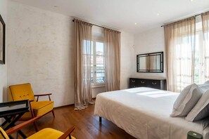 2 bedrooms, in-room safe, desk, iron/ironing board - At Home Apartments Santa Croce in Florence (Firenze)