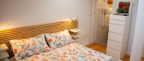 2 Schlafzimmer, Schreibtisch, Bügeleisen/Bügelbrett, Internetzugang
