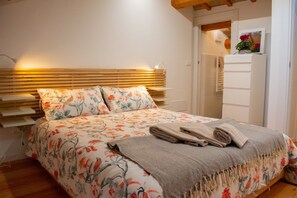 2 bedrooms, desk, iron/ironing board, Internet