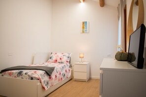 2 bedrooms, desk, iron/ironing board, Internet