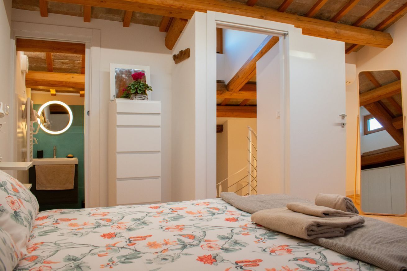 2 bedrooms, desk, iron/ironing board, internet