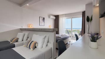 Superior Quadruple Suite Sea view | Ropa de cama hipoalergénica, caja fuerte, tabla de planchar con plancha