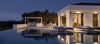 Drallos Luxury Villa - Private Heated Pool & Large Groups