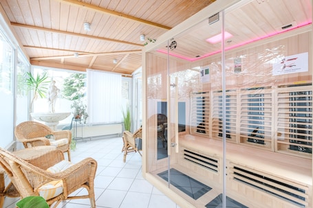 Sauna, steam room