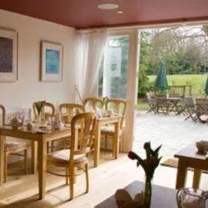 Free daily full breakfast - Brasted's Lodge  (Norwich)