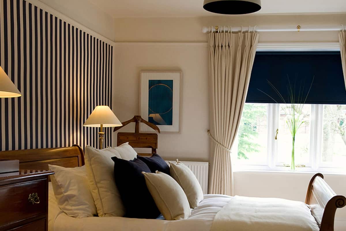 Standard Double Room | In-room safe, iron/ironing board, WiFi (free), individually decorated