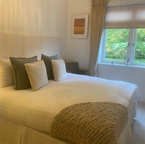In-room safe, individually decorated, individually furnished - Brasted's Lodge  (Norwich)