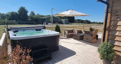 4bed Lodge Sleeps8-pet Friendly-hot Tub-log Burner
