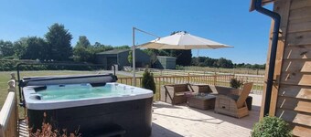 4bed Lodge Sleeps8-pet Friendly-hot Tub-log Burner