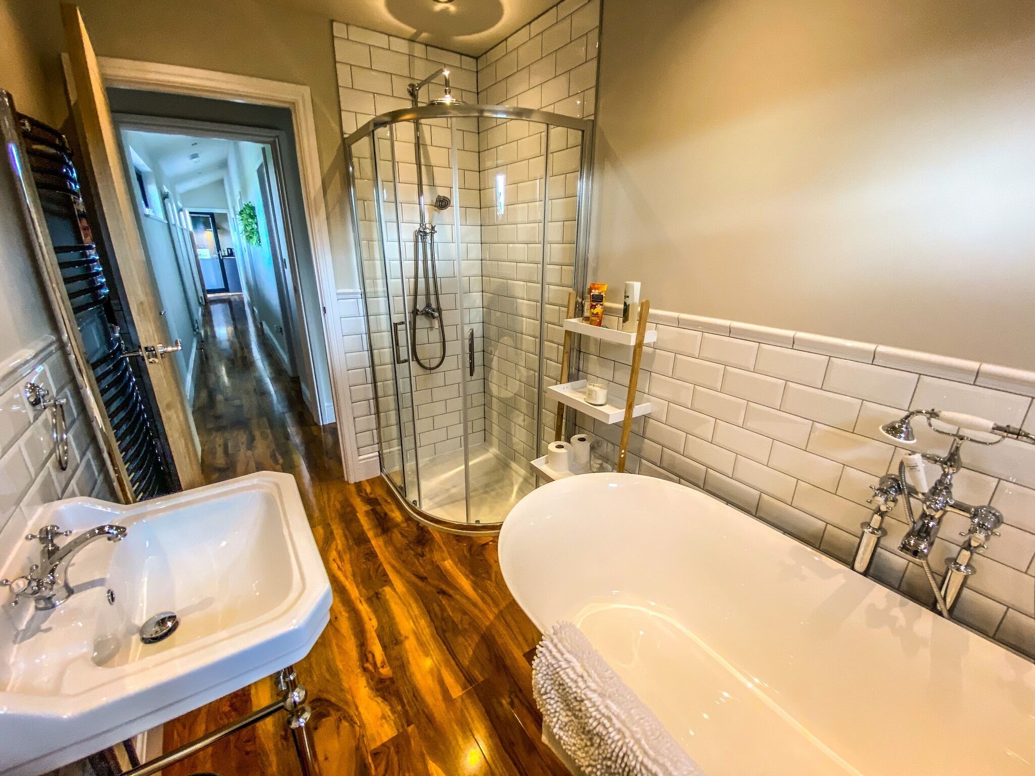 Cabin | Bathroom | Combined shower/bathtub, deep-soaking bathtub, hair dryer, towels