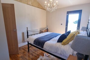 4 bedrooms, iron/ironing board, bed sheets - 4bed Lodge Sleeps8-pet Friendly-hot Tub-log Burner (York)