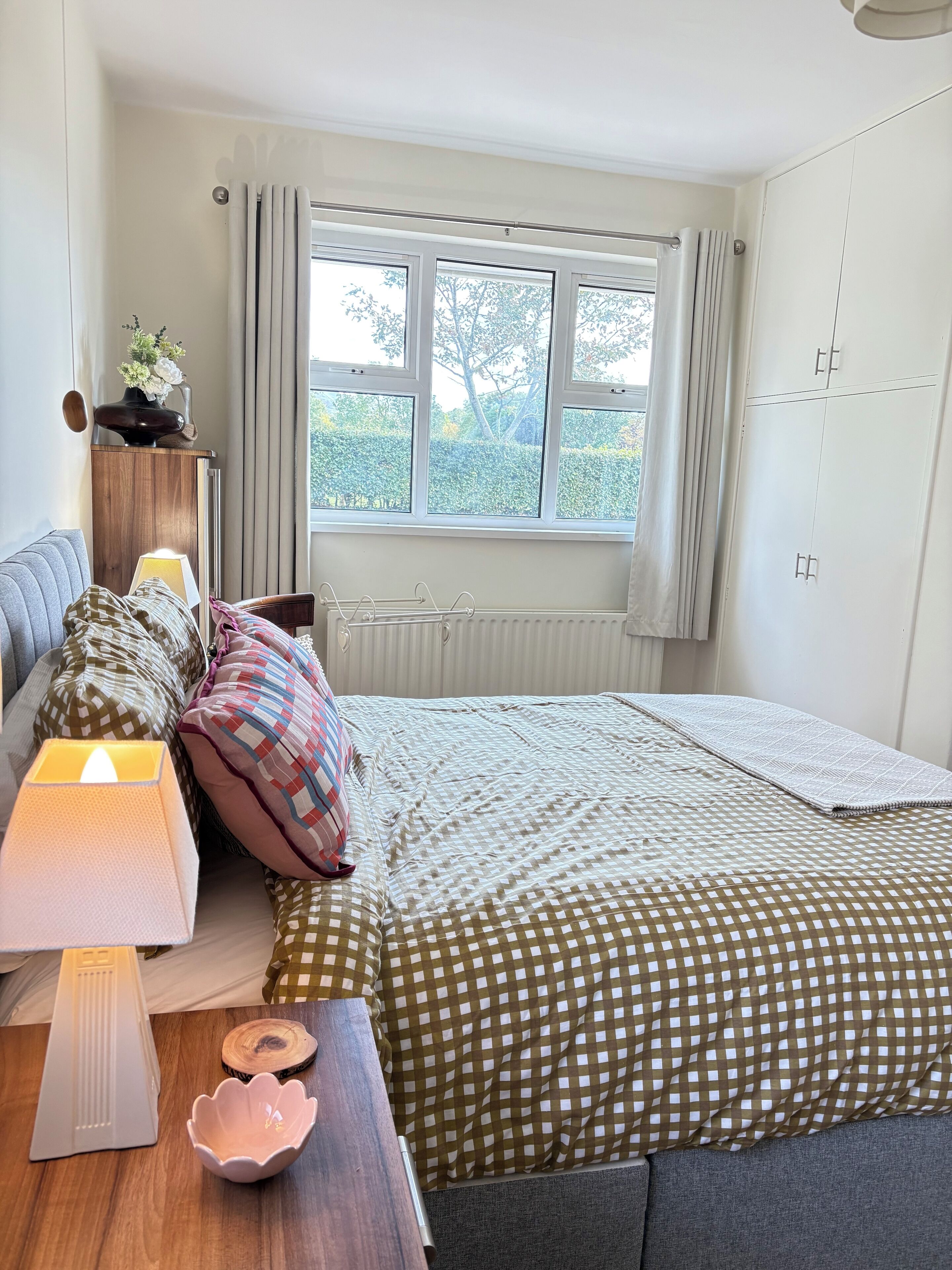 4 bedrooms, in-room safe, desk, iron/ironing board