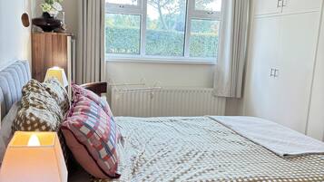 4 bedrooms, in-room safe, desk, iron/ironing board