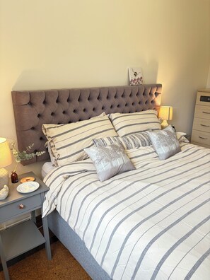 4 bedrooms, in-room safe, desk, iron/ironing board