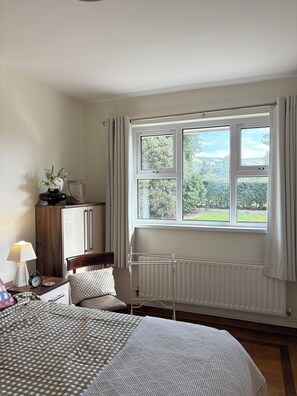 4 bedrooms, in-room safe, desk, iron/ironing board