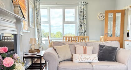 Peaceful Rural Retreat with Mountain Views - Benbradagh Country Cottage