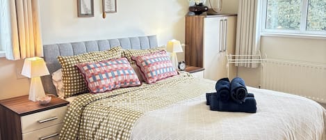 4 bedrooms, desk, iron/ironing board, free WiFi