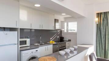 Refrigerador, microondas, horno y lavavajillas