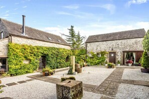 Exterior - Luxury 2 Bed (Sleeps 4) Cottage overlooking Chatsworth House, Peak Distict (Matlock)