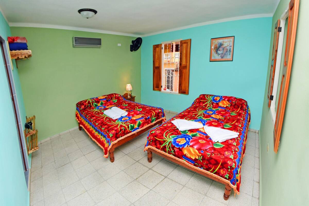 Familie vierpersoonskamer | Individueel gedecoreerd, individueel gemeubileerd