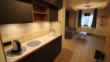 Comfort Suite | In-room safe, desk, laptop workspace, travel crib