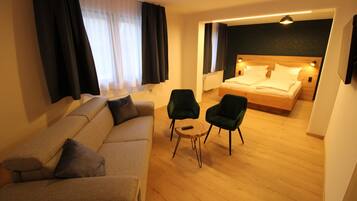 Family Room | In-room safe, desk, laptop workspace, travel crib