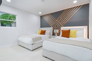 Room 5: 2 Full size beds
