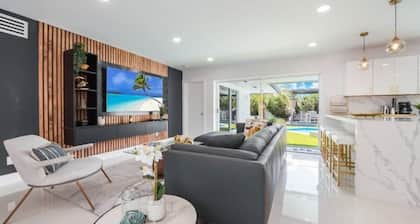 Stunning 5BR w/Heated Pool, Games & Beach Access