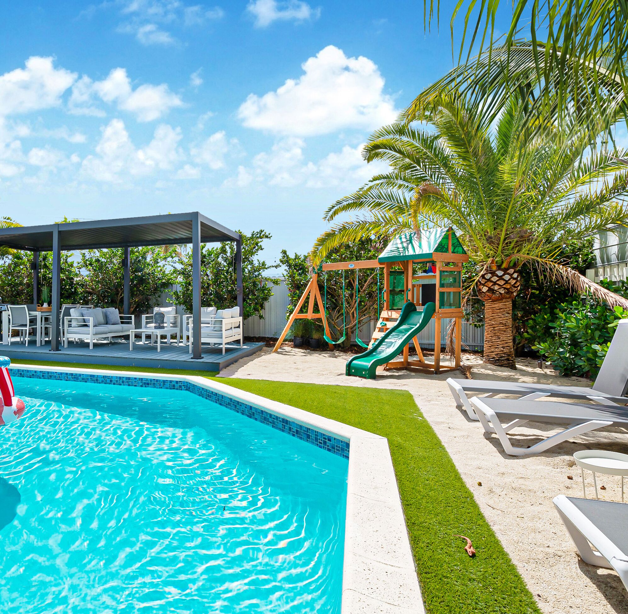 Vacation home in Miami with heated pool and 5BR