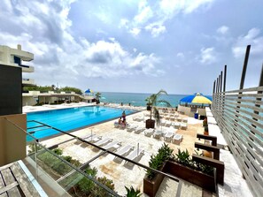 Suite Familiale, balcon, vue mer | Terrasse/Patio