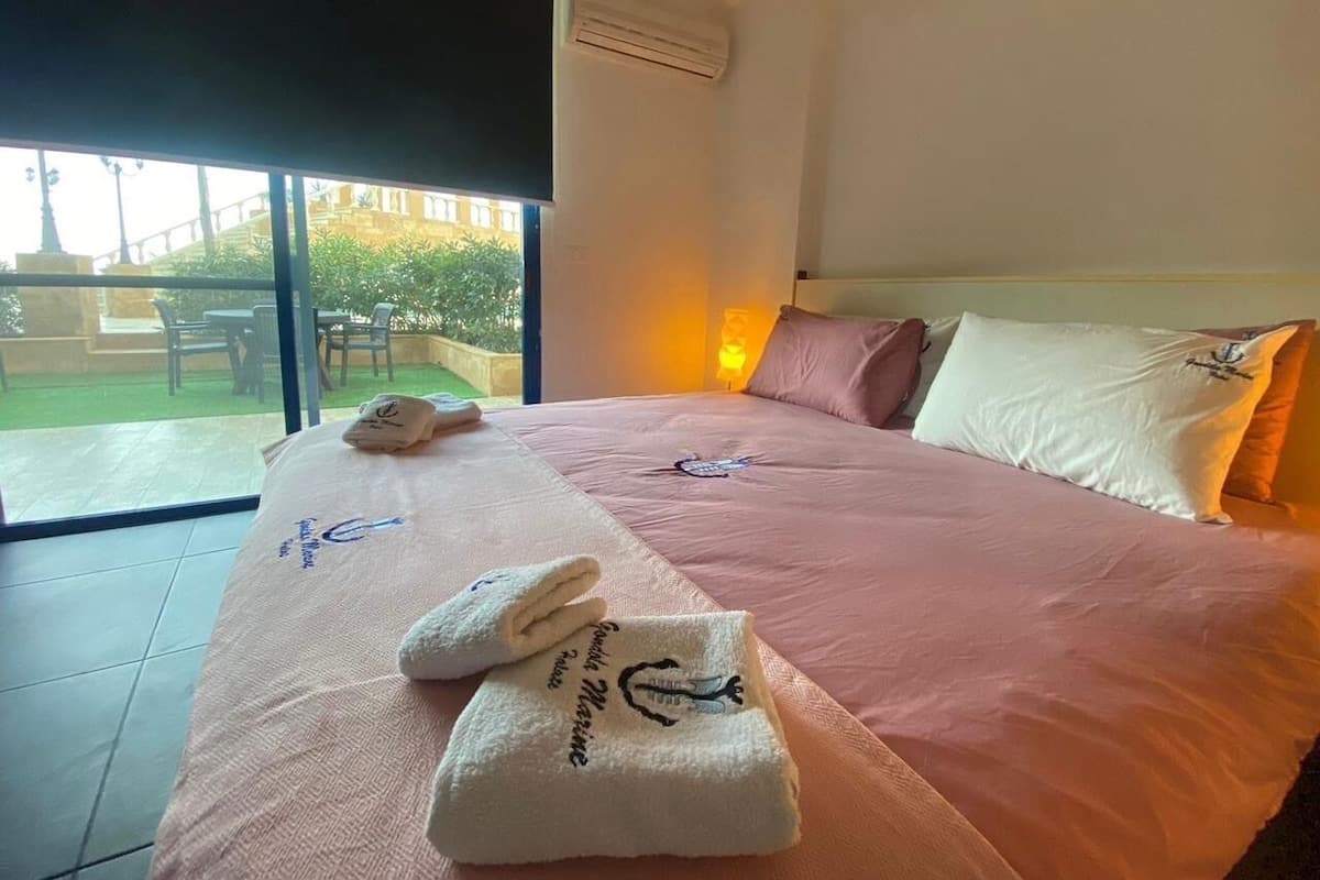 Appartamento Superior, 2 camere da letto, vista piscina | Biancheria in cotone egiziano, biancheria da letto di alta qualità