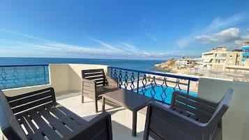 Superior Apartment, 2 Bedrooms, Pool View | Terrace/patio