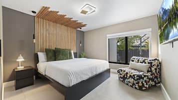 7 bedrooms, in-room safe, desk, iron/ironing board