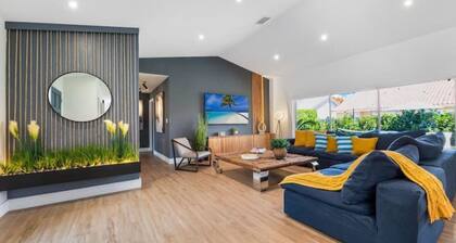 Miami Luxury Retreat w/Games/Golf/BBQ/Heated Pool