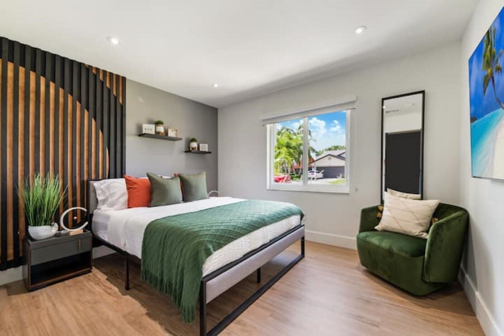 5 bedrooms, desk, iron/ironing board, WiFi