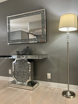 Interior - 🌴Country Log Cabin - 2 Bedrooms,  & JACUZZI bath Near BEACH! (Vero Beach)