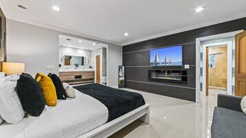 5 bedrooms, iron/ironing board, free WiFi, bed sheets