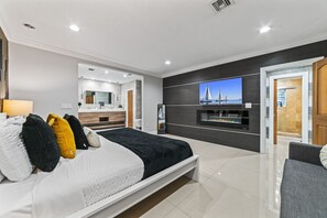 5 bedrooms, iron/ironing board, travel crib, free WiFi