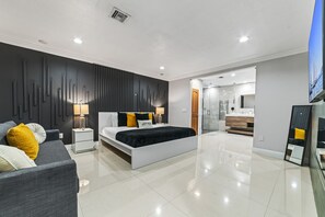 5 habitaciones, tabla de planchar con plancha y cuna de viaje 