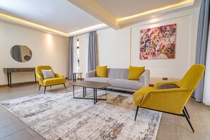 Apartment | Living area | 42-inch Smart TV with digital channels, TV - Elsie Ridge (Nairobi)