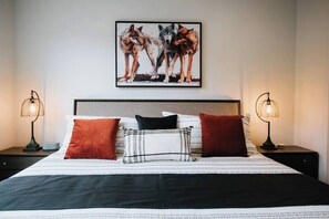 3 chambres, fer et planche à repasser, Wi-Fi, draps fournis